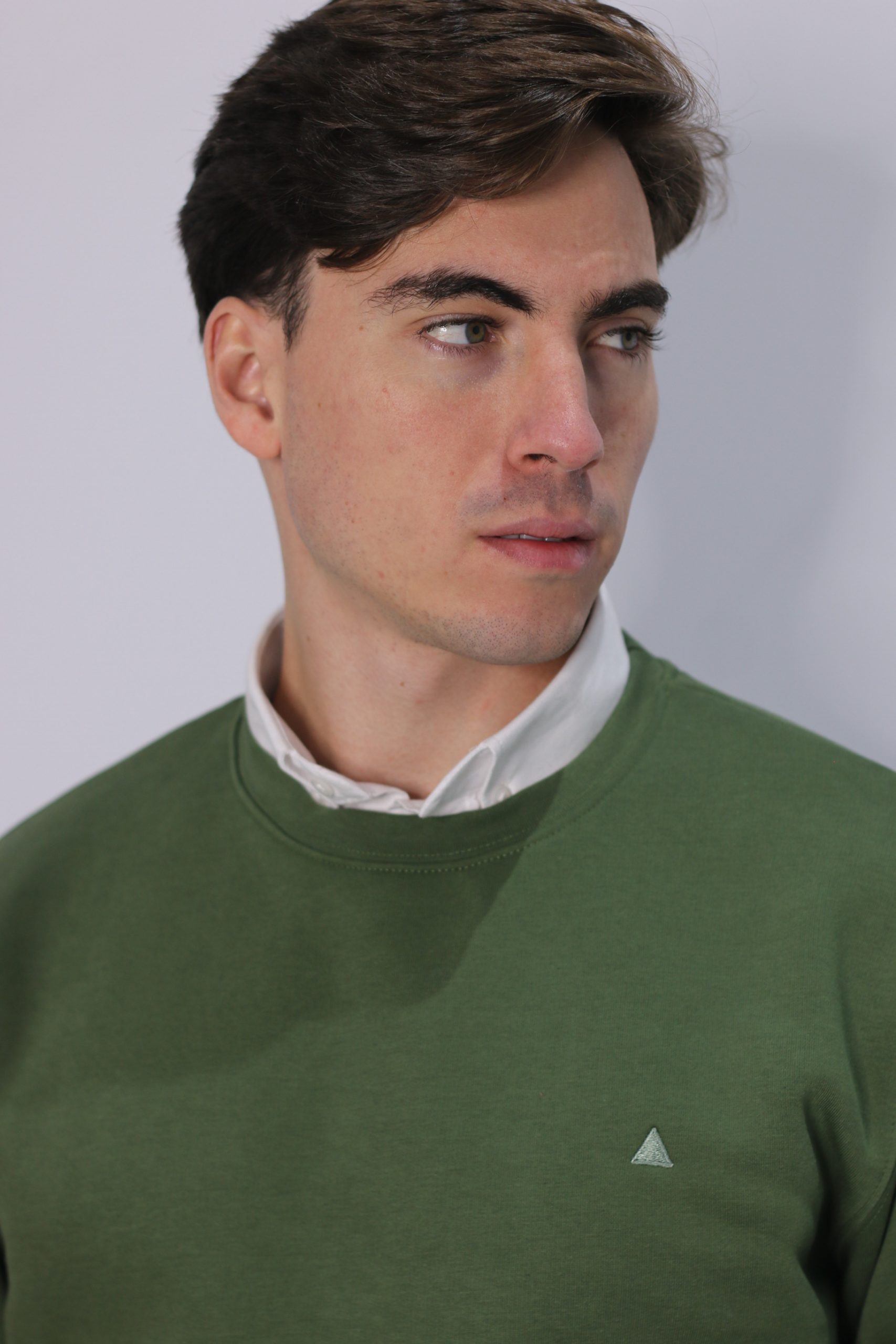 SUDADERA BÁSICA VERDE CAQUI TRIÁNGULO - Imagen 3