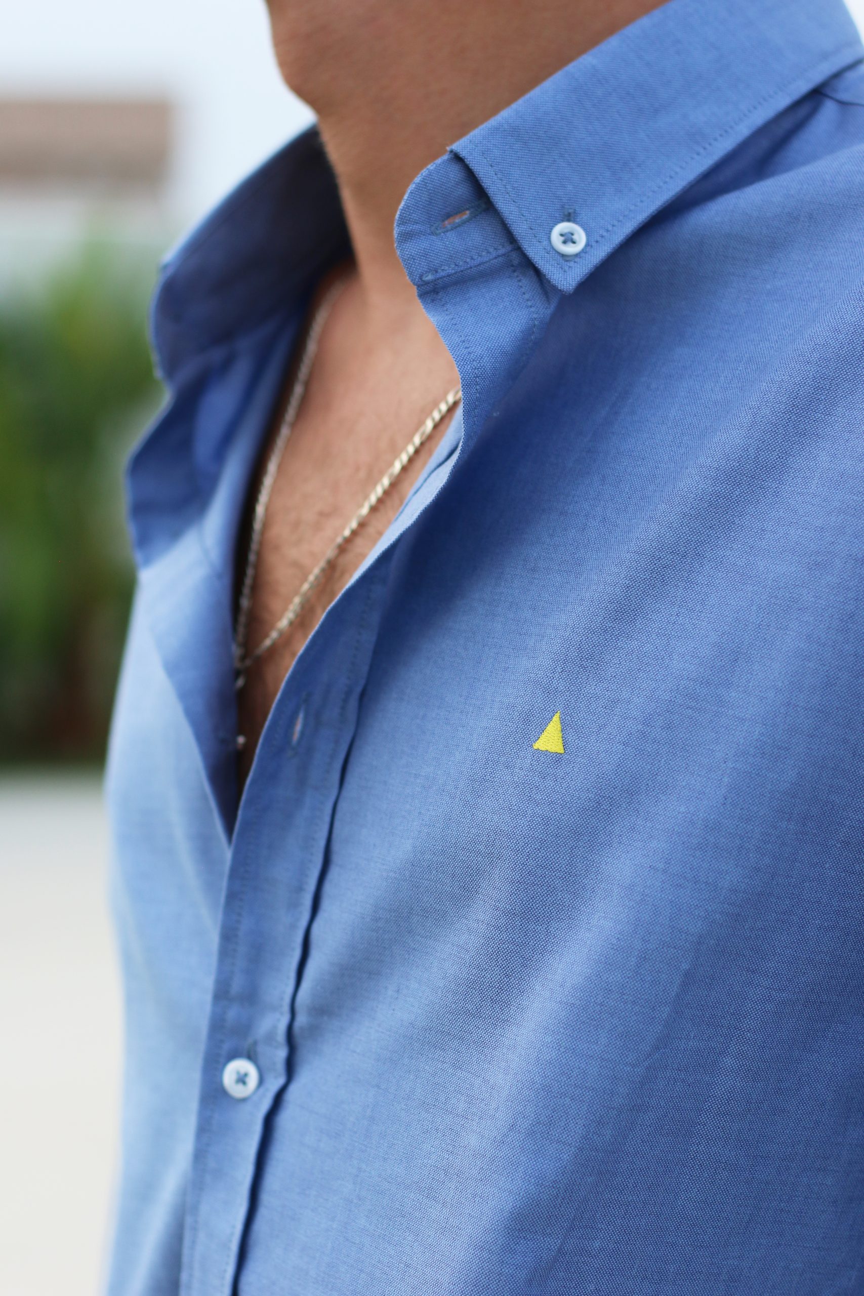 CAMISA BÁSICA AZUL TRIÁNGULO - Imagen 2