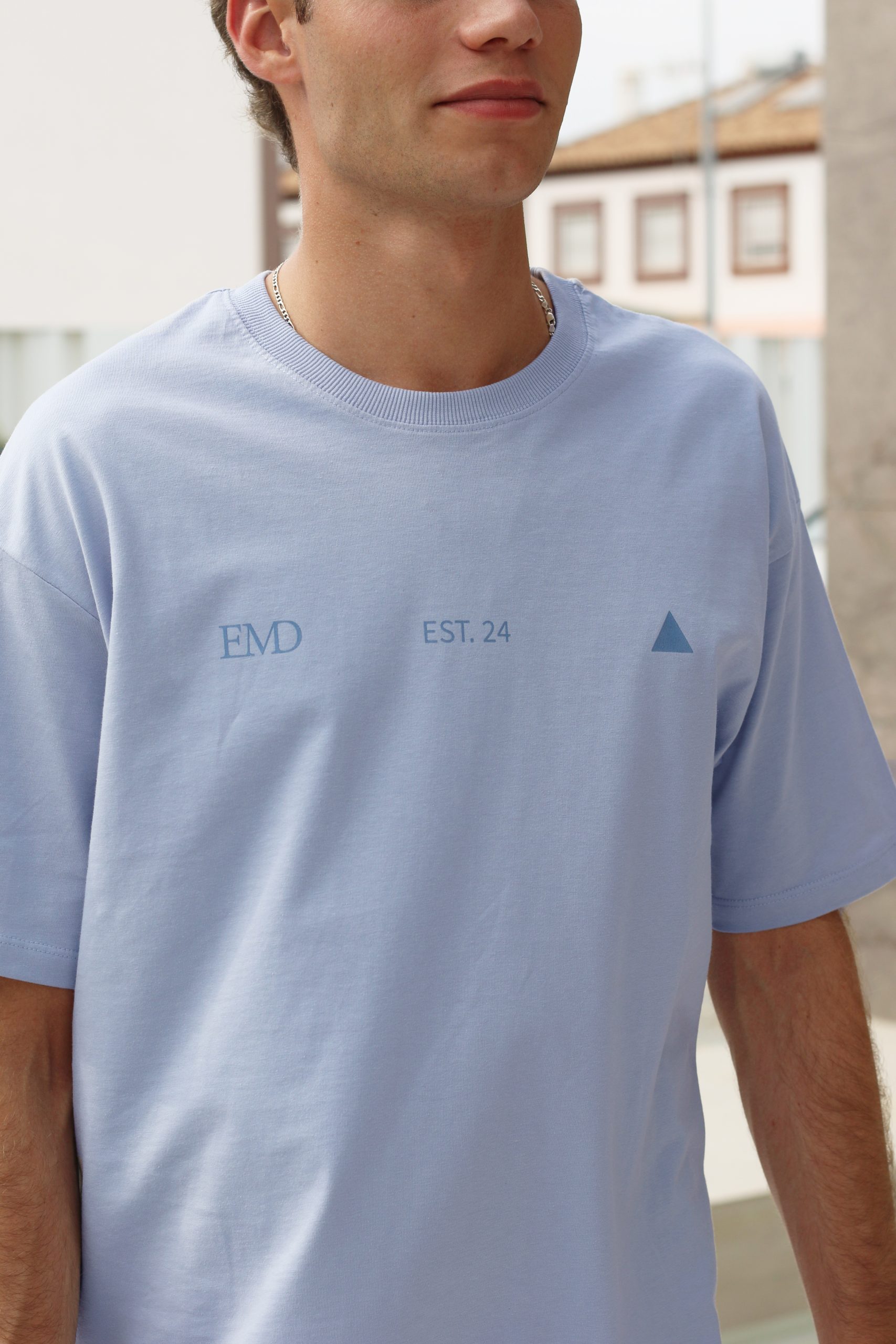CAMISETA OVERSIZE CELESTE EMD - Imagen 3
