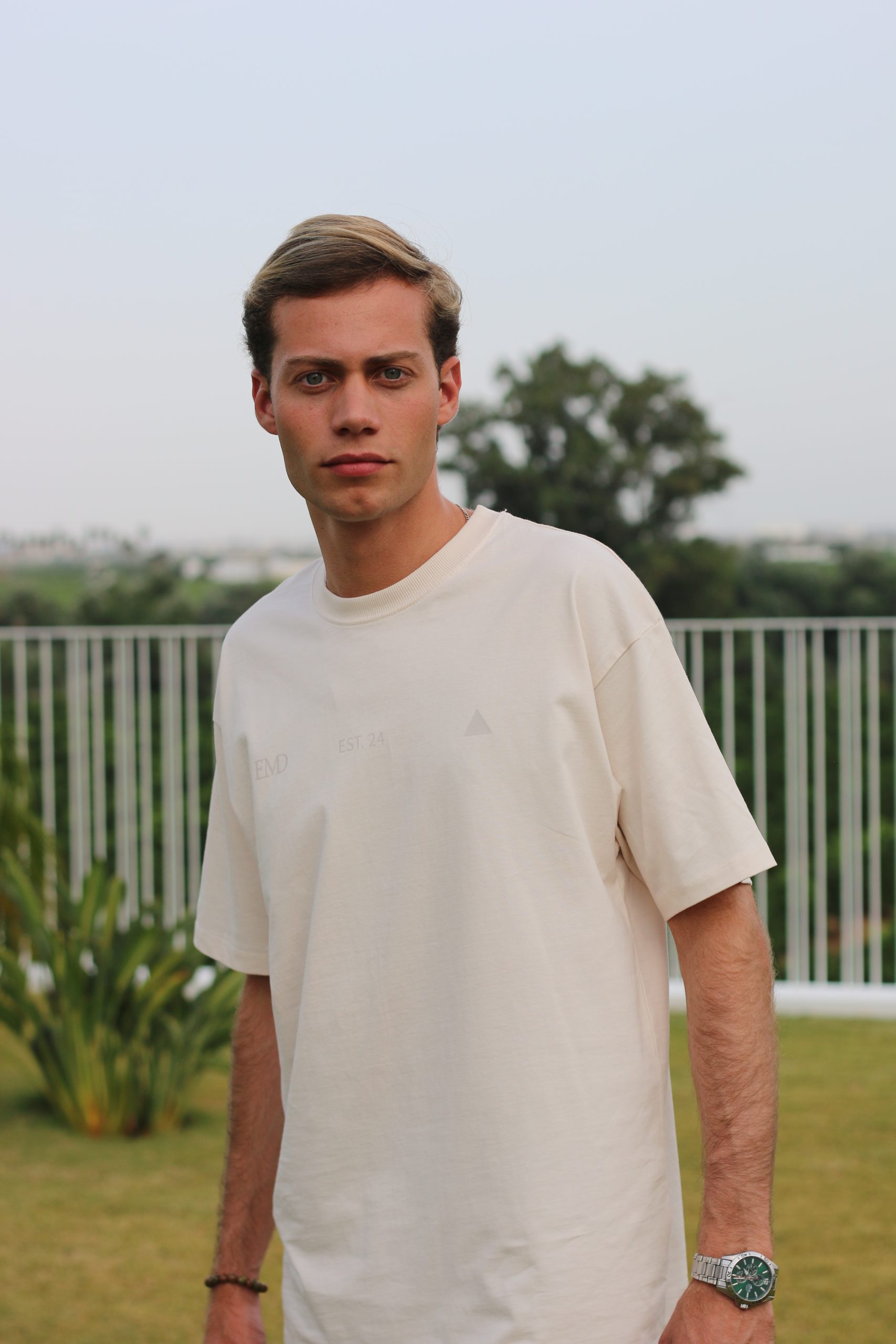 CAMISETA OVERSIZE BEIGE EMD - Imagen 2