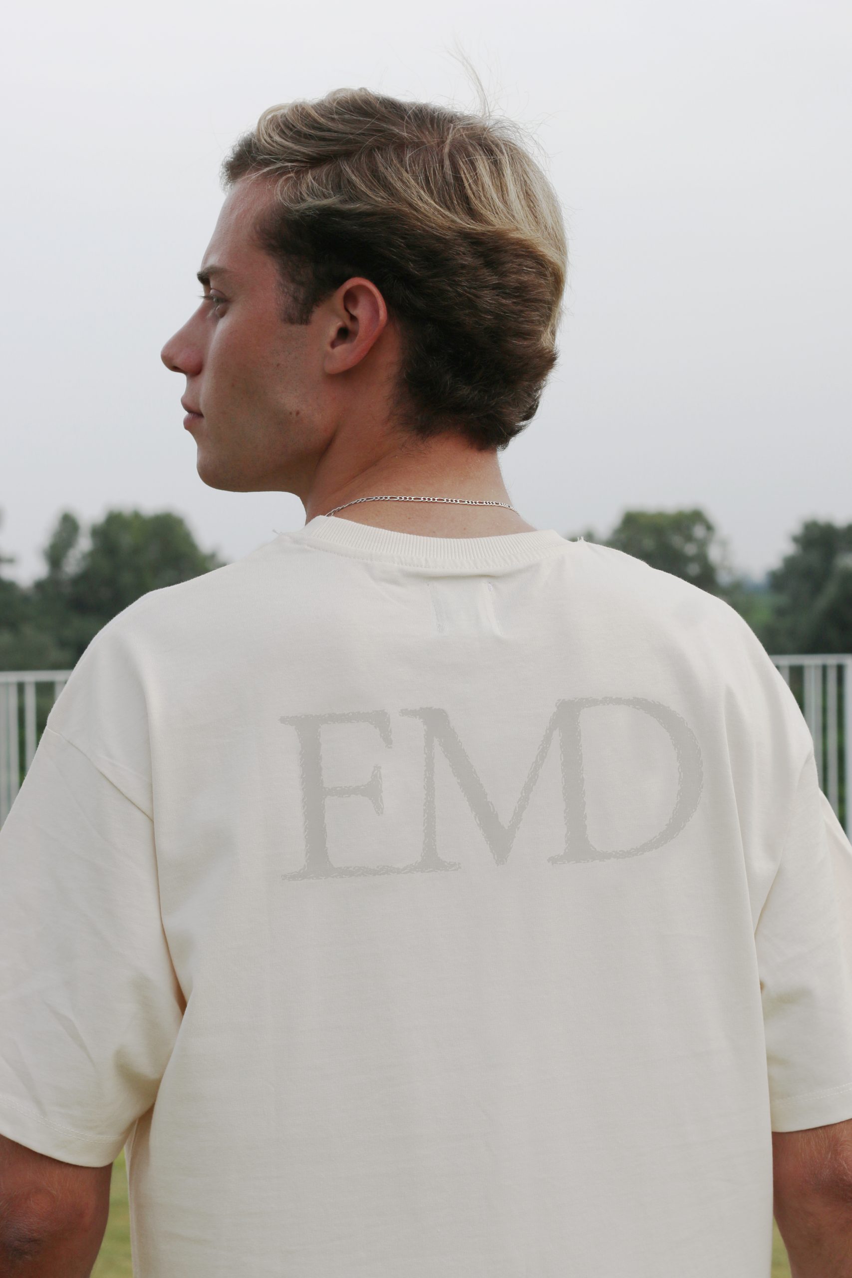 CAMISETA OVERSIZE BEIGE EMD - Imagen 3