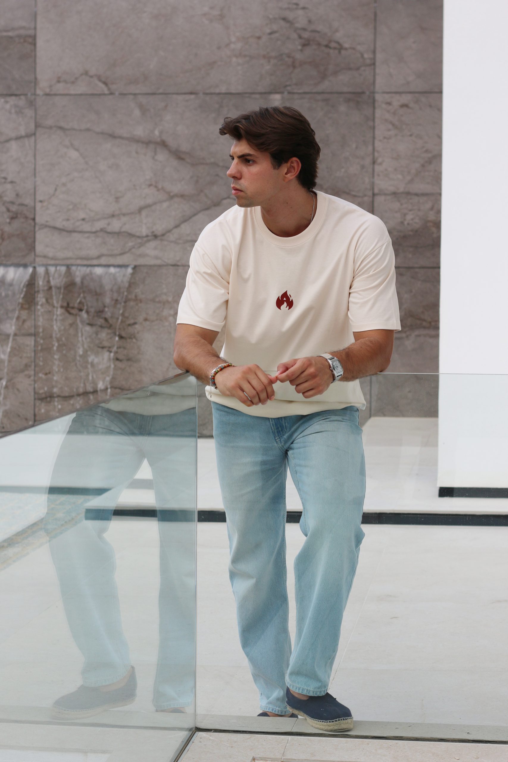 CAMISETA OVERSIZE BEIGE LLAMA - Imagen 2
