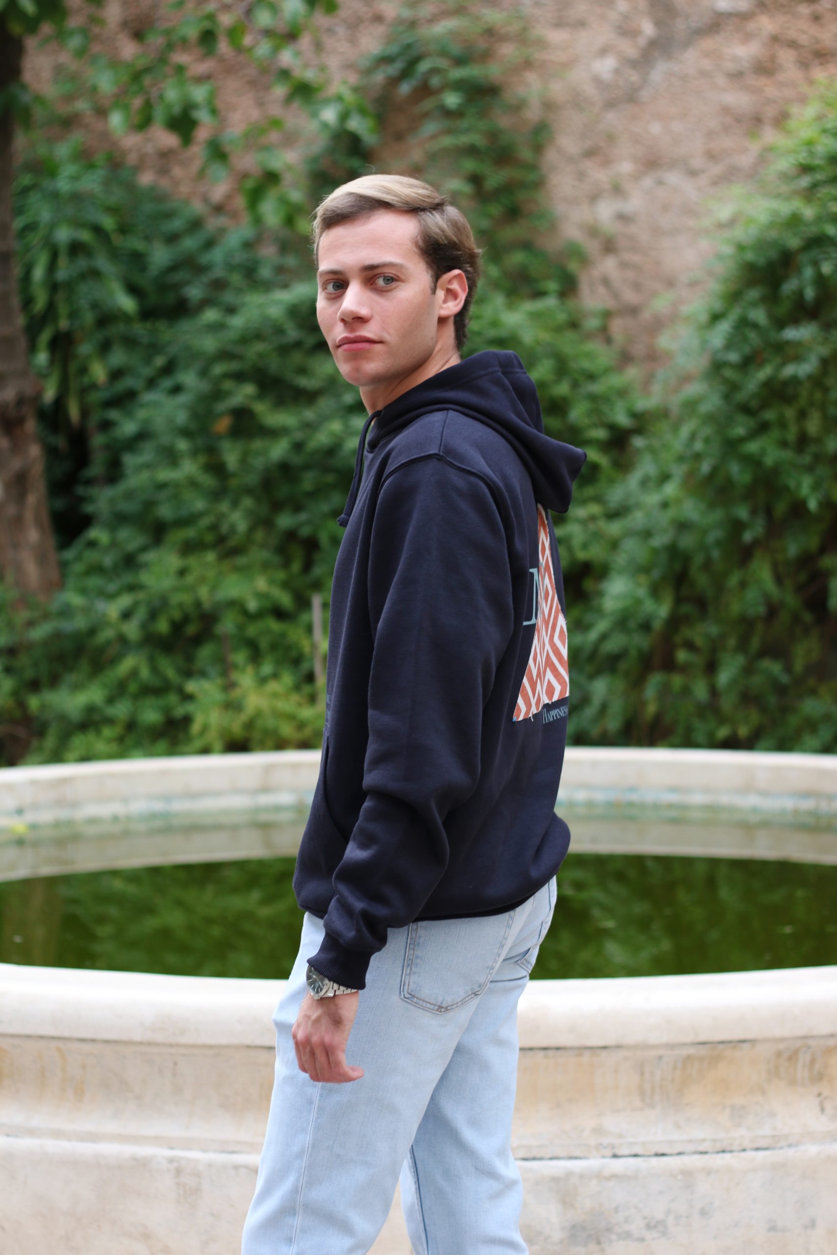 SUDADERA TRIÁNGULO CON CAPUCHA AZUL MARINO - Imagen 4