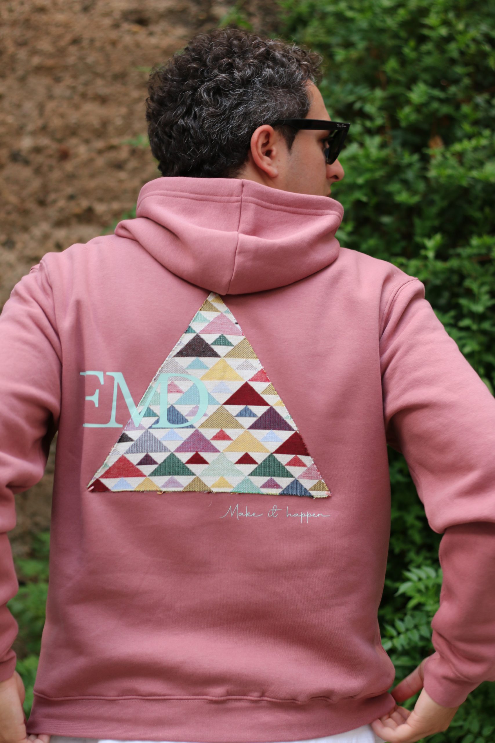 SUDADERA TRIÁNGULO CON CAPUCHA ROSA PALO - Imagen 5