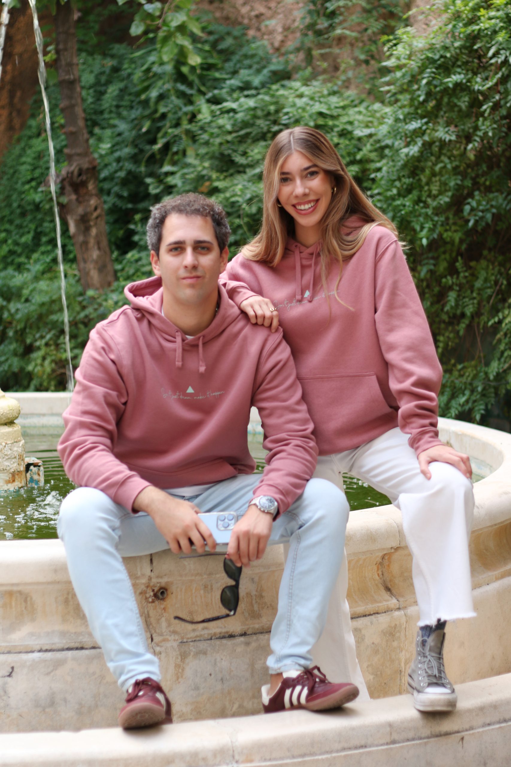 SUDADERA TRIÁNGULO CON CAPUCHA ROSA PALO